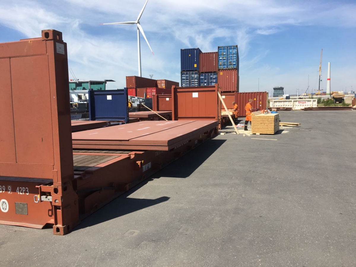 Special Ultra-Wide of Wear-resistant steel plates were packing at port-4